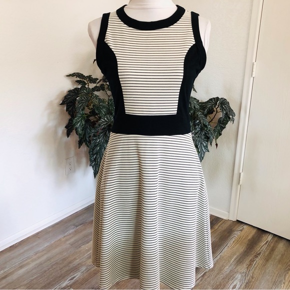 EUC Karen Kane fit and flare dress - Picture 1 of 5